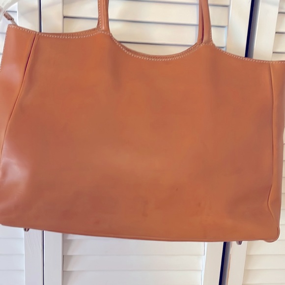 Guia’s Italian Leather Tote Bag - Picture 2 of 9